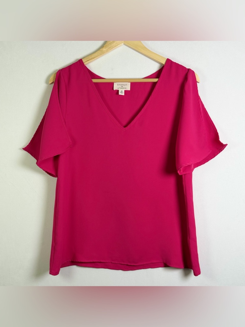 Everly Women’s Francesca’s Pink Flutter Sleeve Office Casual Preppy Top Sz M - Picture 2 of 7